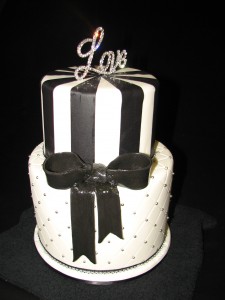 "Black and White" theme wedding cake