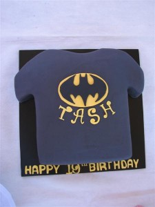 Batman t-shirt cake