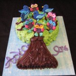 "Owls and Birds in Tree" cake